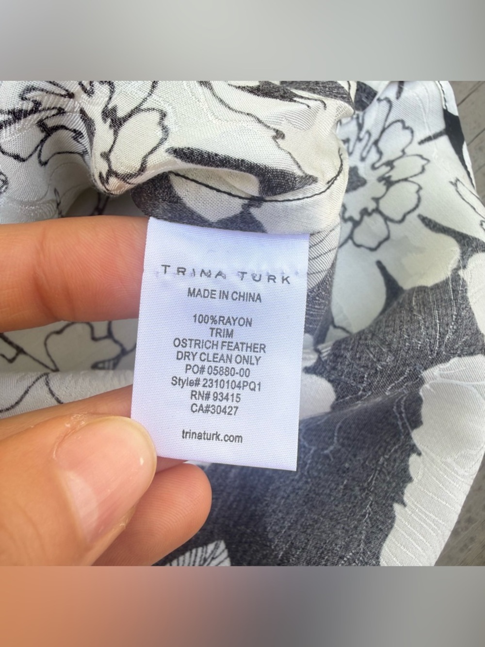 NWT Trina Turk Magomago Top Blouse in black and white size S - Picture 14 of 16